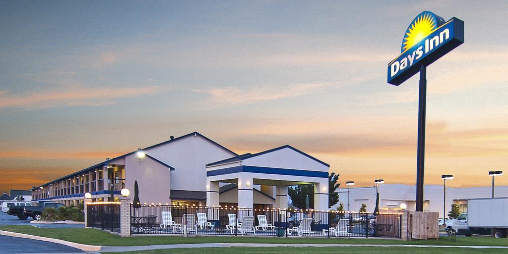 Days Inn Norman Luaran gambar